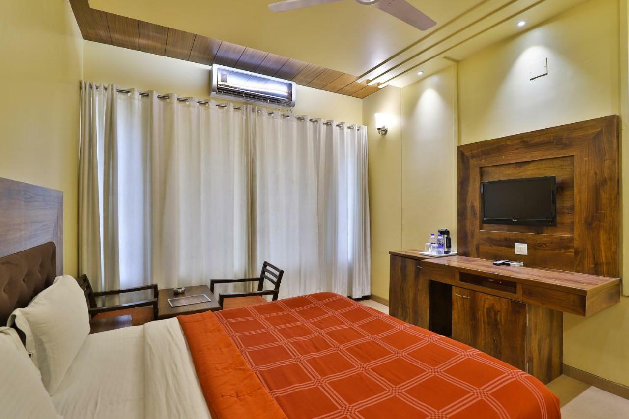 Palette - Hotel Ocean Inn Daman Dış mekan fotoğraf