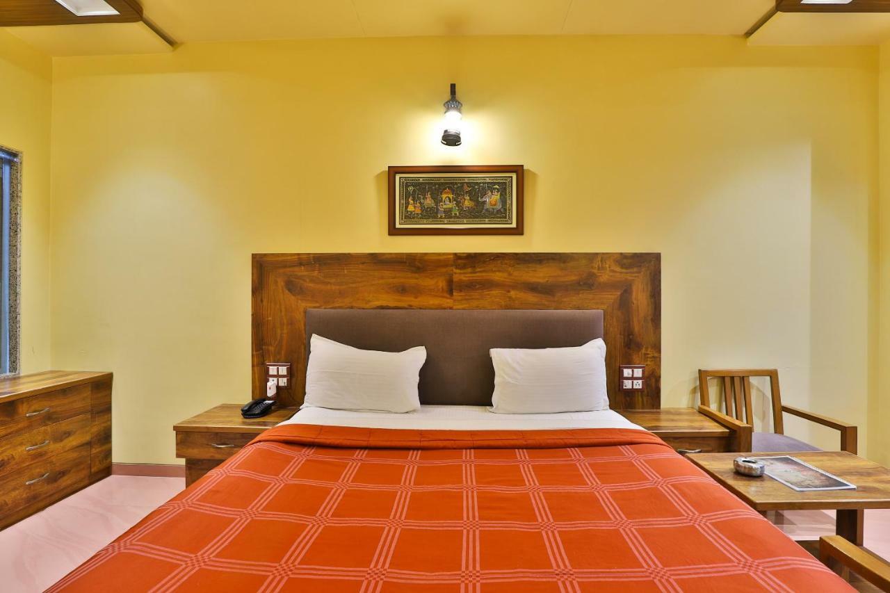 Palette - Hotel Ocean Inn Daman Dış mekan fotoğraf
