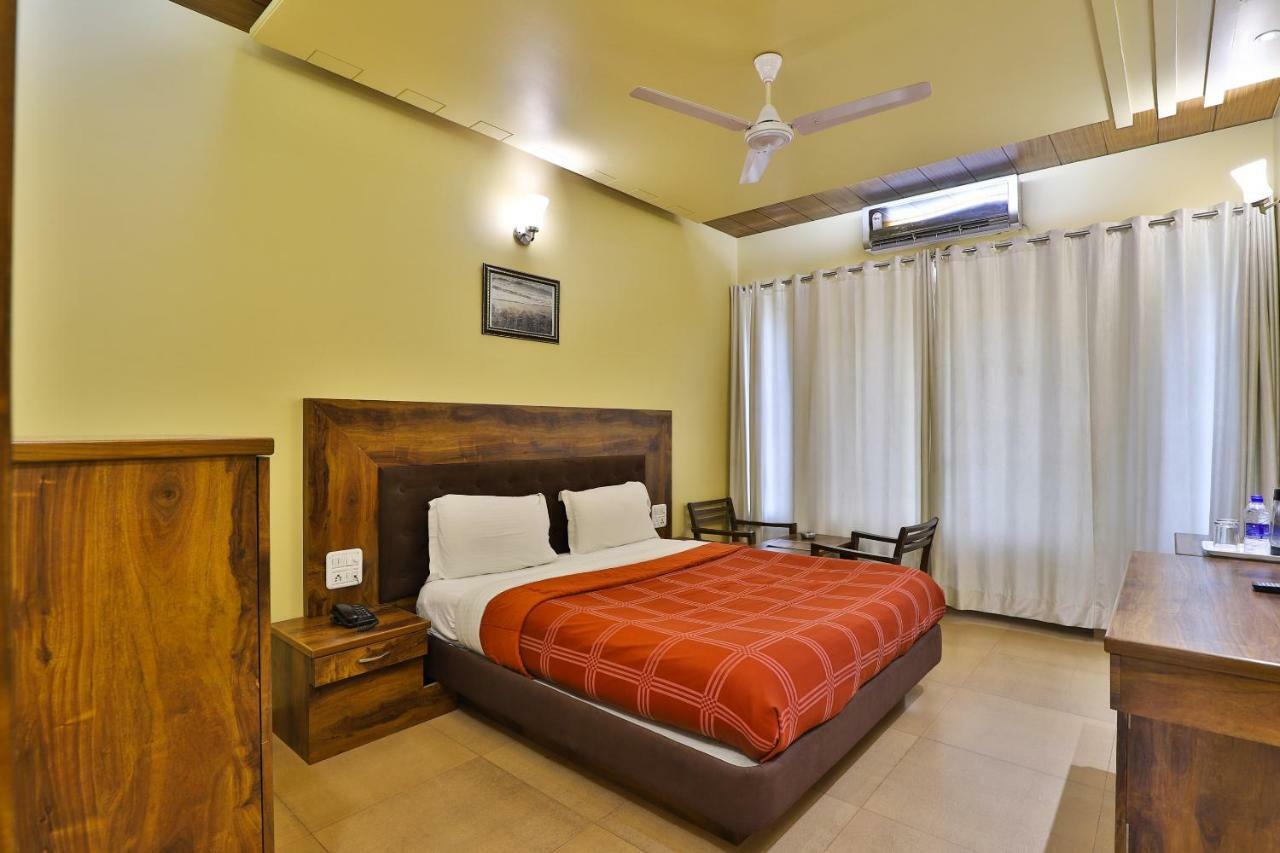 Palette - Hotel Ocean Inn Daman Dış mekan fotoğraf