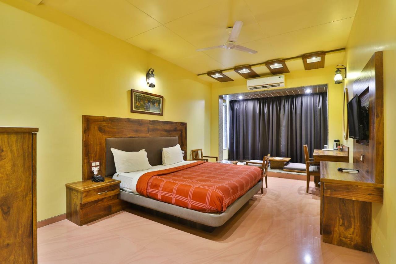 Palette - Hotel Ocean Inn Daman Dış mekan fotoğraf